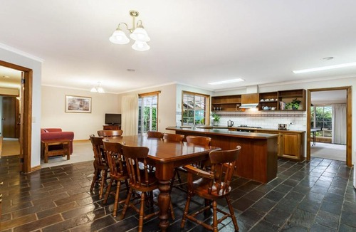 Warrnambool House | Comfort on Conns
