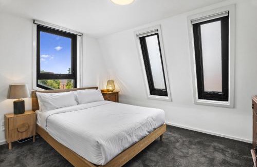 Footscray Apartment | Comfortable 2 Bed Stay with Parking