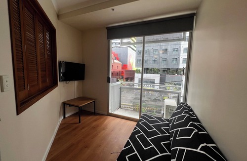 Carlton South Apartment | Comfortable 2BR CBD Stay for 4 | Free Wi-Fi