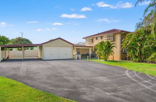 Evans Head Apartment | Comfortable 2BR coastal unit with WiFi, BBQ area, parking & linen included, close to beach