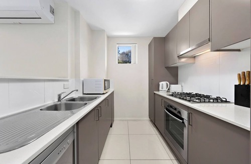 Pemulwuy Apartment | Comfortable 2BR Home at Pemulwuy