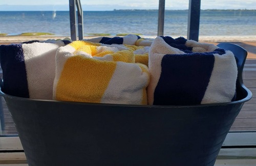 Melville House | Comfortable 3 bedroom home, absolute beachfront!