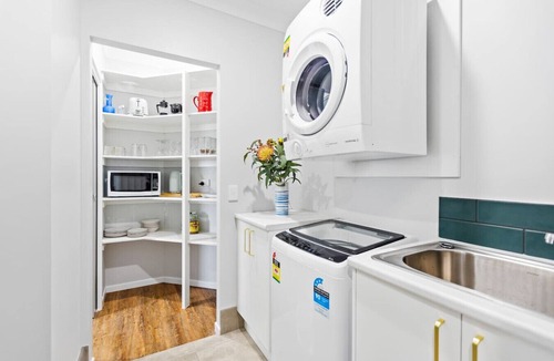 Portsmith House | Comfortable 3-Bedroom Home Near City