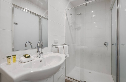 Kyneton Bed & Breakfast | Comfortable and Lovely Bodkin Cottage - Room 1