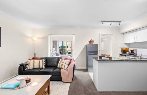 Perth Central Business District Apartment | Comfortable City Apartment by Kings Park | Free Parking