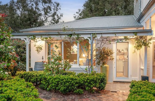Queenscliff Apartment | Comfortable & cosy unit w/garden views