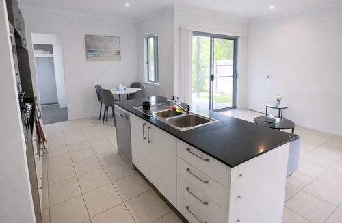 Coomera House | Comfortable modern 3-bedroom house near Westfield | Garage and air conditioning