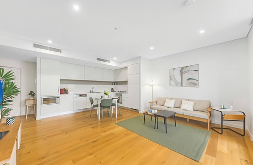 Macquarie Park Apartment | Comfortable Over Sized 1BRD w/Parking Close to Metro & Mall