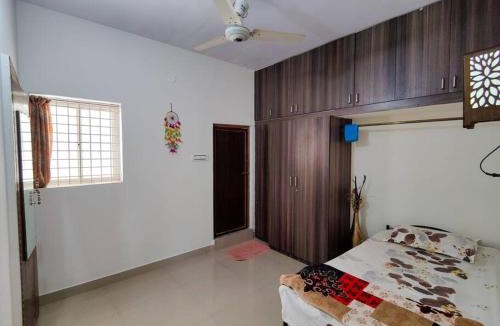 Bengaluru Apartment | Comfy 2-bedroom House in Sanjaynagar, Bengaluru
