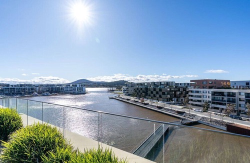 Kingston Apartment | Comfy 2BA/2BR Kingston Foreshore Apartment