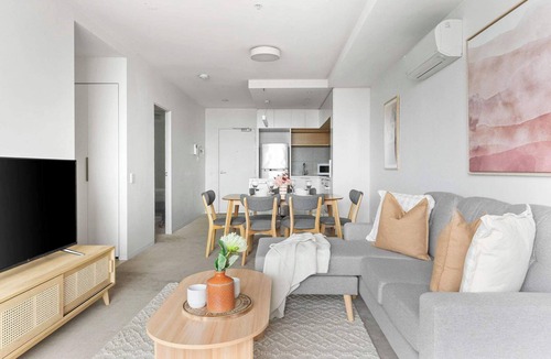 Abbotsford Apartment | Comfy 2BR Escape Beside the Yarra River
