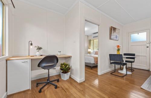 Woolloongabba Apartment | Comfy & Cozy 1BR Apt with Parking, WiFi and Study Desk