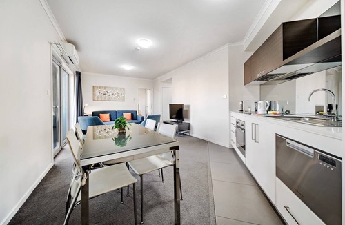 Greenway Apartment | Comfy Lakeside 1-Bed with Secure Parking