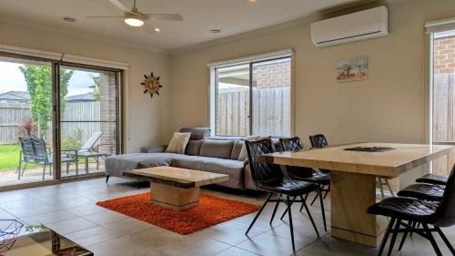 Curlewis House | Comfy & spacious home near Bellarine Rail Trail