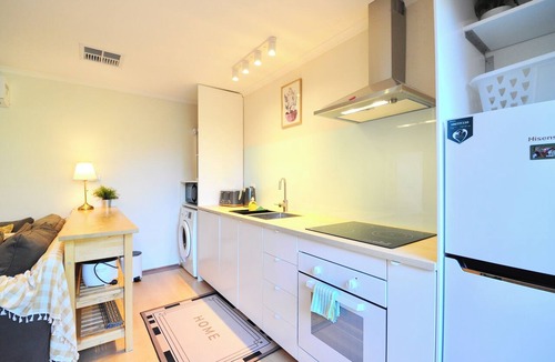 Glen Waverley House | Comfy unit on a quiet low traffic street. Brand new kitchen, central in Melb S/E
