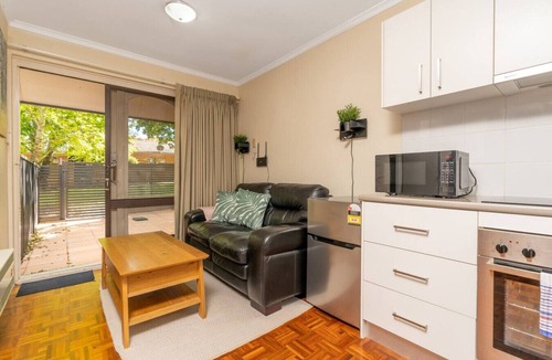 Garran House | Compact and Convenient Unit