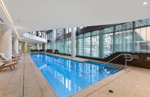 Docklands Apartment | Complete Host Collins St Apartments