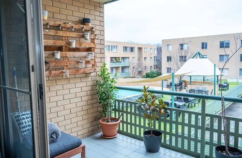 Griffith Apartment | Contemporary 2BR apartment near Kingston