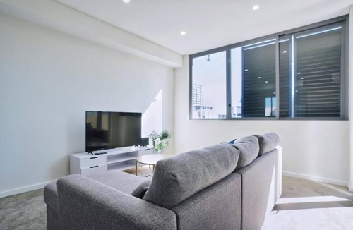Waterloo Apartment | Convenient location close to AIRPORT CITY BONDI