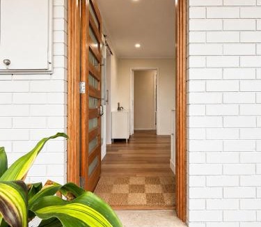 Jacana House | Convenient Melbourne Stay Near Airport