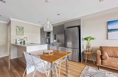Murarrie House | Convenient + Spacious! 3Bed/2.5Bath/1Car~Townhouse