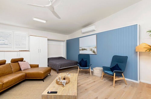 Nelson Bay Cottage | Conveniently situated close to the town centre
