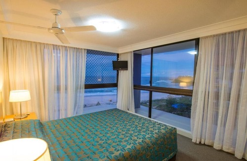 Coolangatta Resort | Coolangatta Absolute Beachfront Apart. sleep 6 avail. 26th Dec. 2026 - 9th Jan