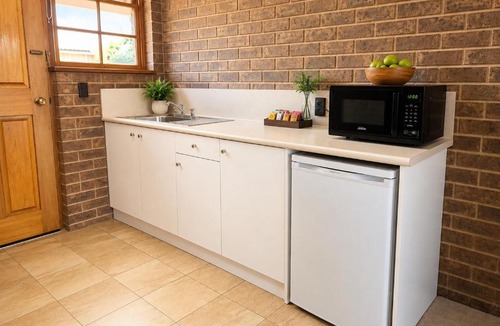 Comaum Hotel | Coonawarra Place Motor Inn