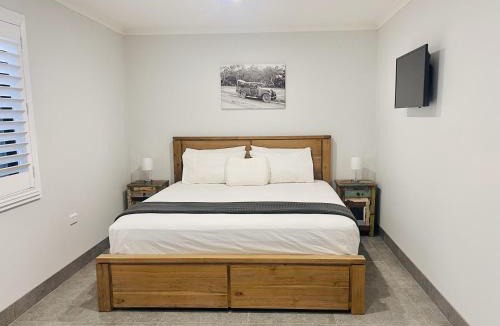 Lightning Ridge Apartment | Cooper's Cottages