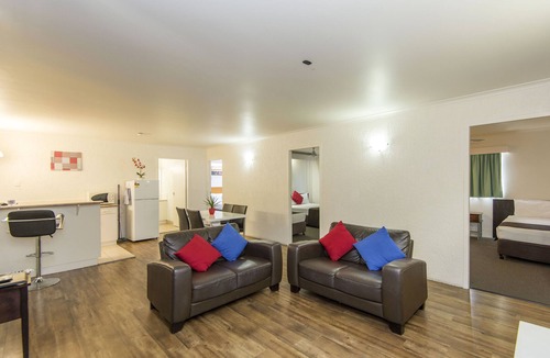 Mackay Hotel | Coral Sands Motel