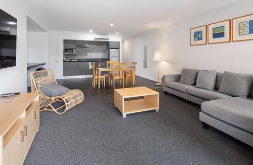 Batehaven Hotel | Corrigans Cove