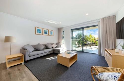 Batehaven Apartment | Corrigans Poolside Apartment Batehaven