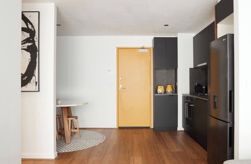 Southbank Apartment | Cosmo Corner Tranquil Vibes over South Melbourne