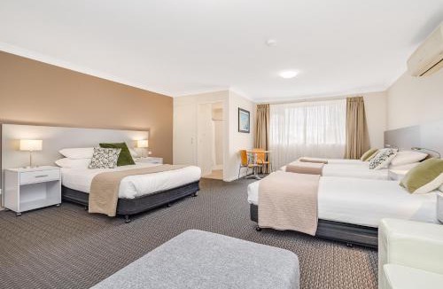 Adamstown Hotel | Cosmo Motel Adamstown