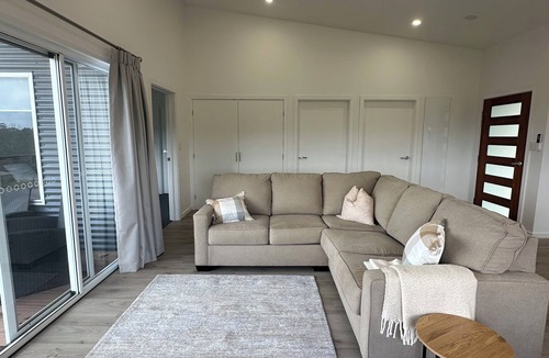 Clare House | Cosy and comfortable executive Unit with gorgeous views and close to town centre