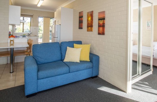 Batehaven Apartment | Cosy Beachside Apartment with a Sunrise Ocean View