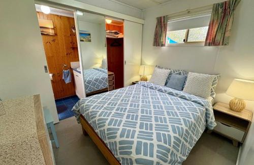 Broadwater House | Cosy Corner Cabin