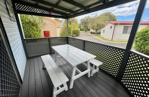 Broadwater House | Cosy Corner Cabin