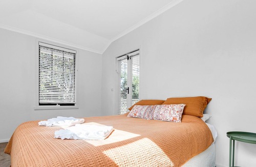 Mildura House | Cosy, Eclectic Inner City 3BR Spacious Period Home
