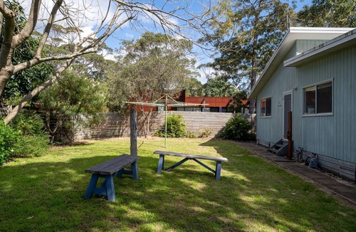 Broulee House | Cosy Getaway with Fireplace and Spacious Backyard