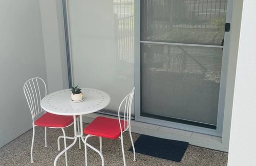 Springfield Lakes House | Cosy Haven in Springfield Central 3 bedrooms, 2 bathrooms and 3 toilets.
