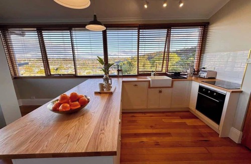West Launceston House | Cosy Launceston Spa Cottage w Fire Pit and BBQ