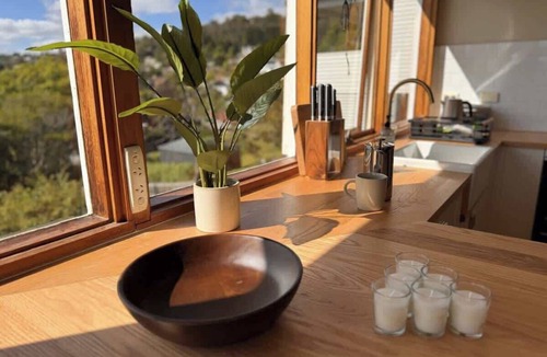West Launceston House | Cosy Launceston Spa Cottage w Fire Pit and BBQ
