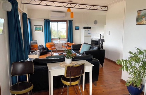Goolwa Beach House | Cosy retro weekender with far-reaching views