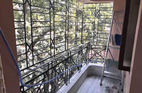 Tollygunge Apartment | Cosy room.superb location.comfort living