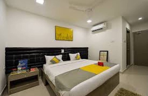 HITEC City House | Cosy Room With Private Bath And Work Desk