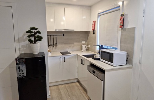 Taylor Apartment | Cosy Secure Comfortable clean affordable Pet friendly in Gunghalin Town centre