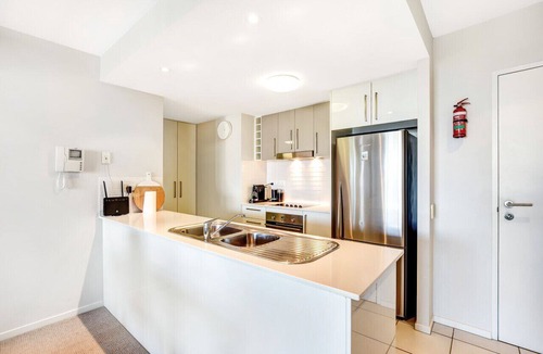Kings Beach Apartment | Cosy styled Apt w pool and spa