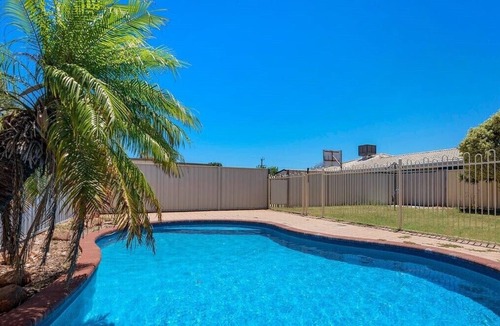 Mount Tarcoola Other | Cosy three bedroom house with swimming pool