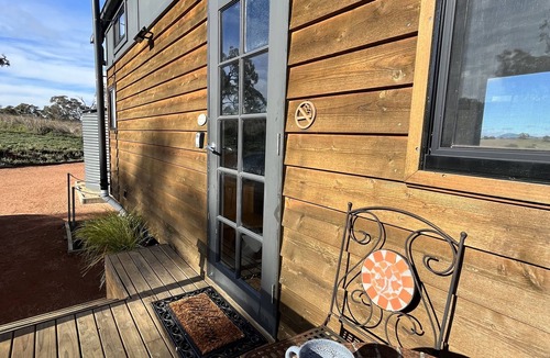Hume Cabin | Cosy Tiny house offering country privacy with city convenience.